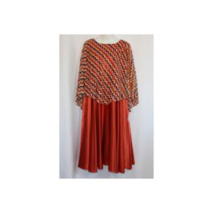 Brown/Orange Sheer Angel-Wing Cape Over a Burnt Orange Satin Circle Skirt Overlay L 38" bust - Capa semitransparente marrón y naranja con diseño de alas de ángel sobre falda circular superpuesta de satén color naranja quemado (talla L, busto de 38 pulgadas).