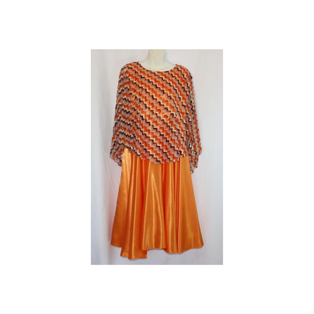 Brown/Orange Sheer Angel-Wing Cape Over an Orange Satin Circle Skirt Overlay M 35" bust - Capa semitransparente marrón y naranja con diseño de alas de ángel sobre falda circular superpuesta de satén naranja (talla M, busto de 35 pulgadas).