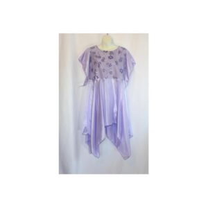 Sleeveless Lilac Floral Print Dress w/ Silk Hankie Hem Skirt - Vestido lila sin mangas con estampado floral y falda de seda con bajo asimétrico